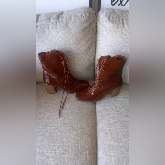 Never worn. Excellent condition of course. - Picture 5 of 5